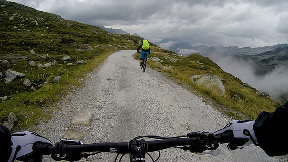 alps, gloves, cloudy, adventure, trip, friends, handlebar, mtb HD wallpaper
