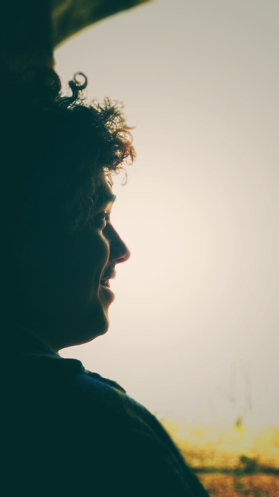 face, traveller, curly, boy, young, smile, profile, portrait HD wallpaper