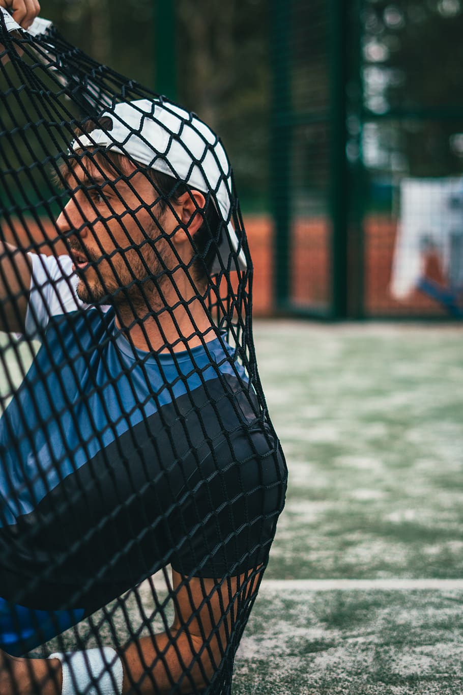man, caught, net, tennis, sport, cap, male, grass, court, focus on foreground HD wallpaper