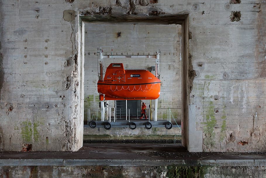orange hanging submarine, person, human, machine, base sous-marine
