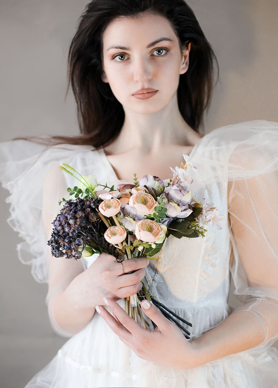 Online Crop Hd Wallpaper Woman In White Wedding Dress Holding Bouquet Of Flowers Plant 2303