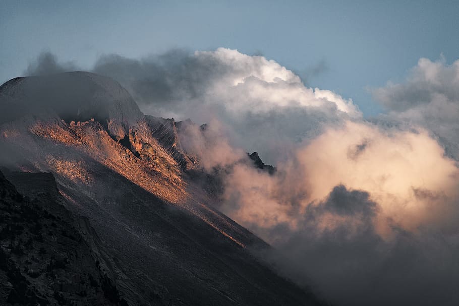 clouds enveloping brown rockhill during daytime, mountain, mist HD wallpaper