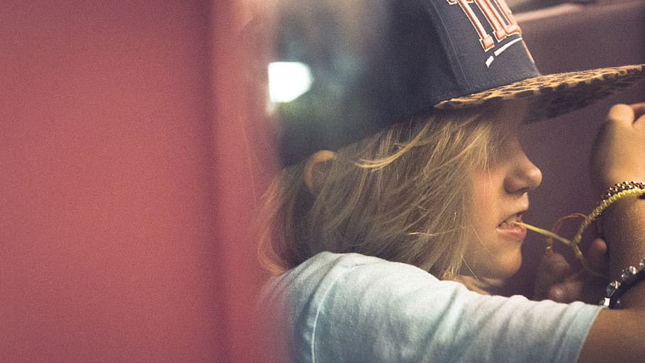 boy, night, train, glass, hat, makeup, bite, girl, emotion HD wallpaper