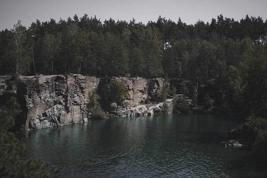 Body of Water Near Cliff, 4k wallpaper, daylight, environment HD wallpaper