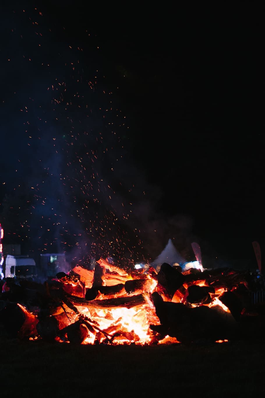 fire, flame, embers, bonfire, november, 5th, wood, night, burning HD wallpaper