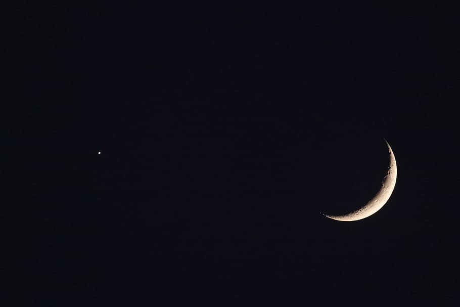 crescent moon, space, night, astronomy, copy space, sky, beauty in nature HD wallpaper