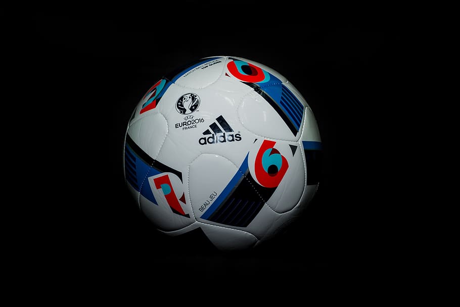 Round sport. Мяч евро 2022 рисунок. Бристоль и мячик.