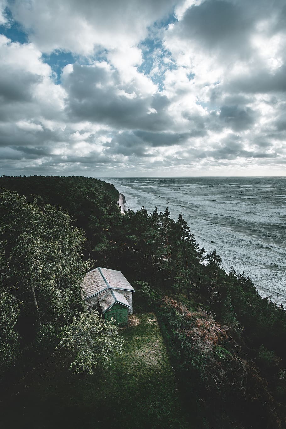White and Green House, beach, clouds, daylight, forest, horizon HD wallpaper