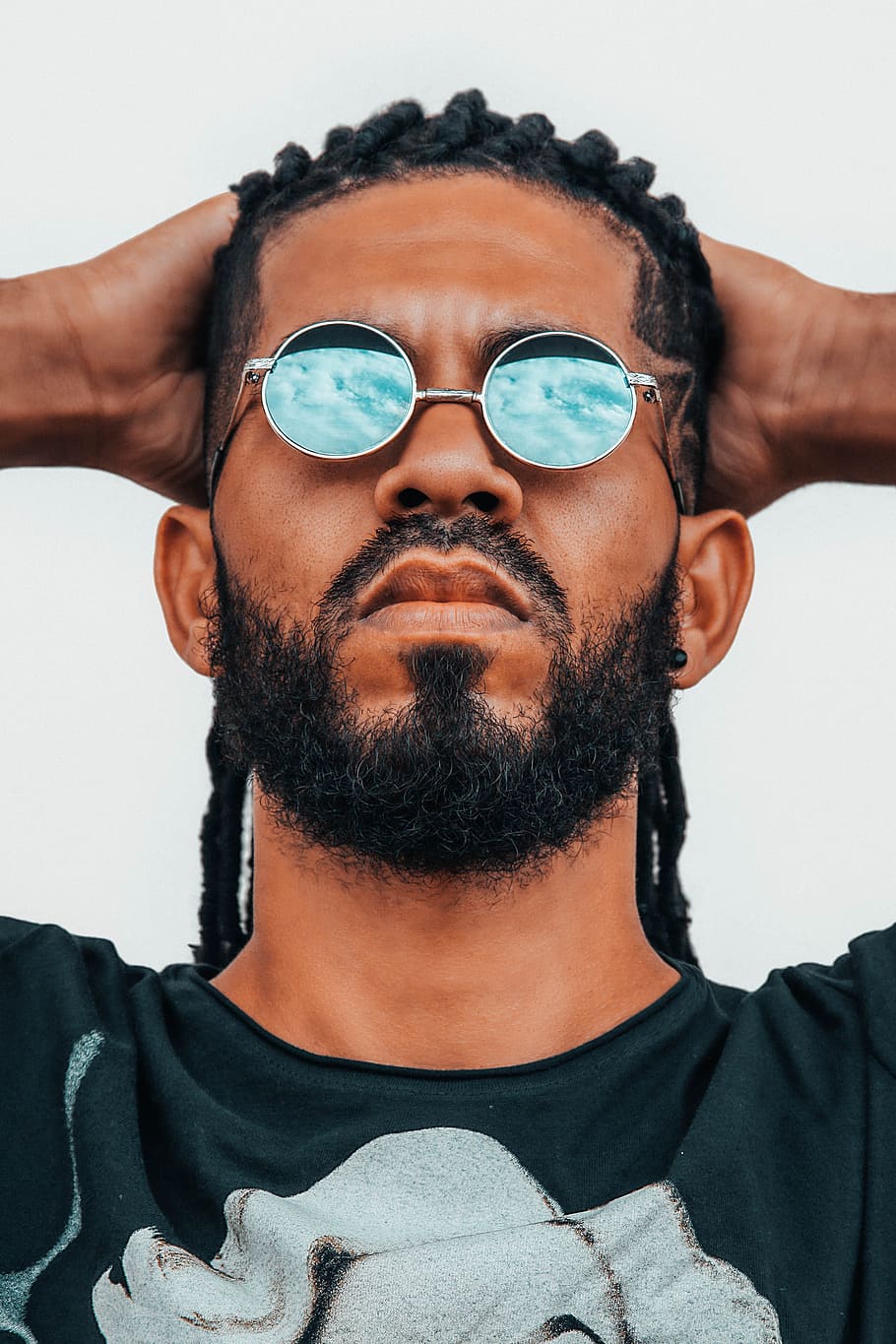 man in black crew-neck shirt, portrait, sunglasses, reflection HD wallpaper