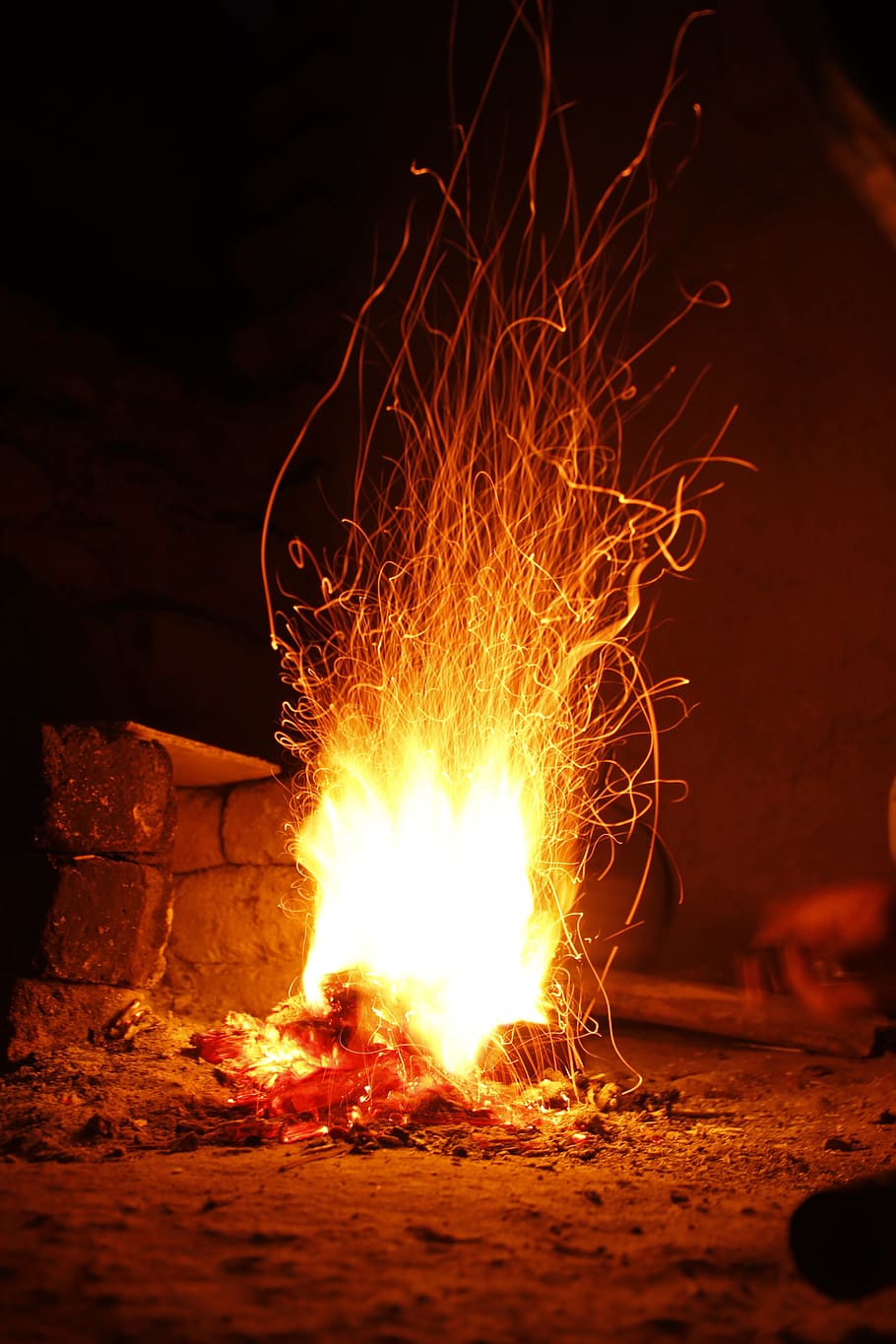 Bonfire, ash, blaze, burn, burning, burnt, campfire, camping HD wallpaper