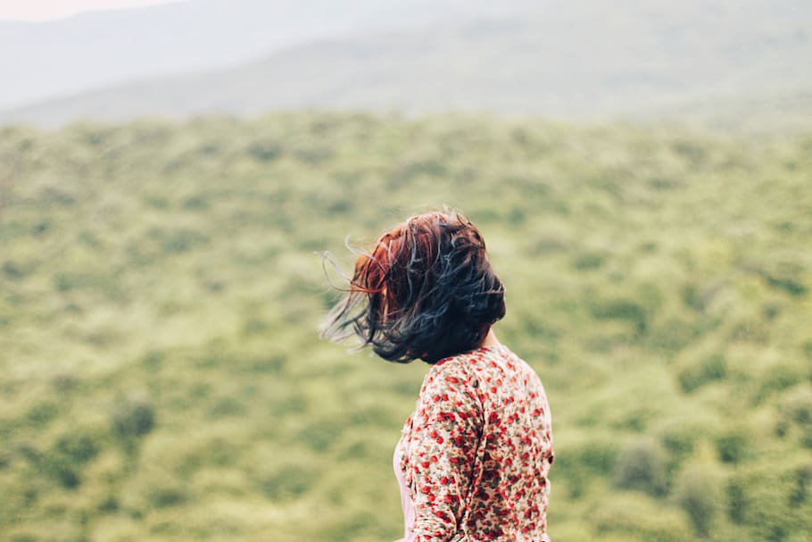 blurry, wind, red, blue, people, woman, hair, mood, one person HD wallpaper