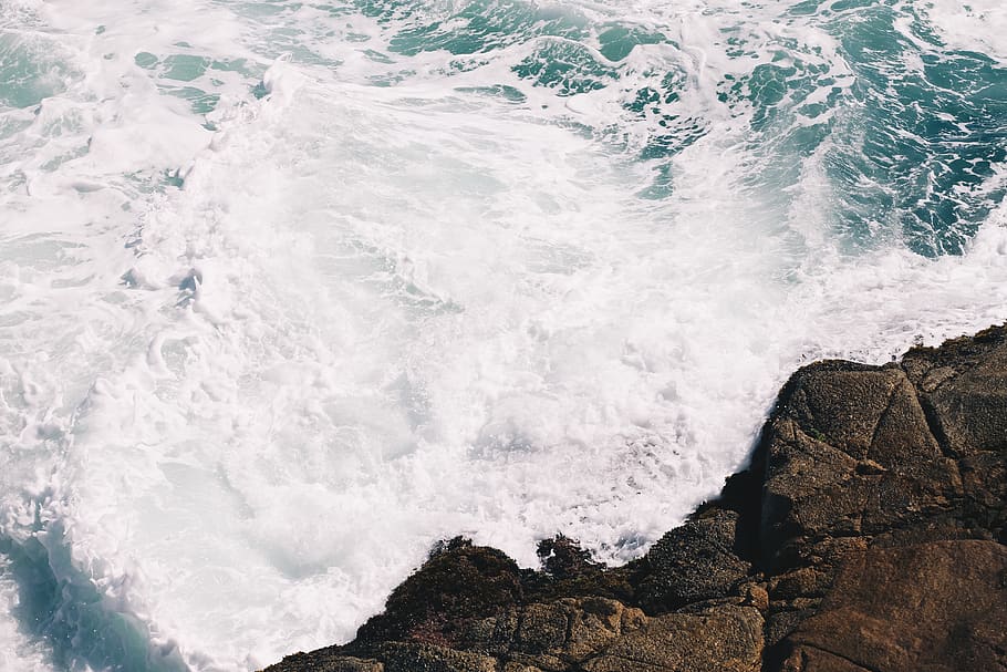 water waves hitting rocks, sea, outdoors, ocean, nature, sea waves HD wallpaper