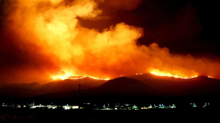 forest fire, wildfire, blaze, silhouettes, firefighters, smoke HD wallpaper