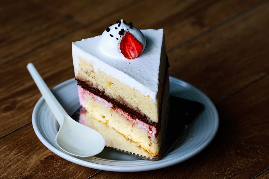 Sliced Cake on White Saucer, baked, baking, cheesecake, chocolate HD wallpaper