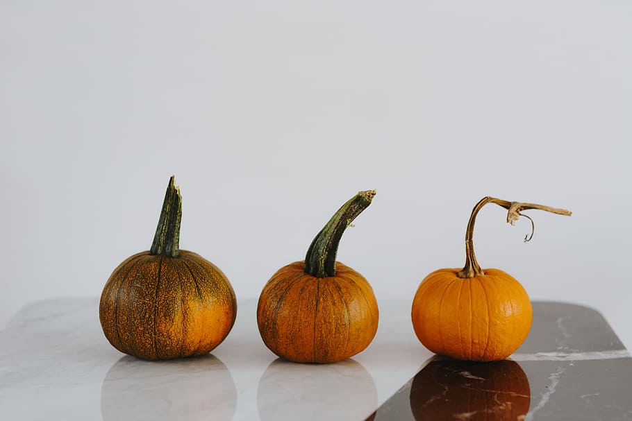 Orange halloween pumpkins on marble, copy space, vegetables, copuspace HD wallpaper