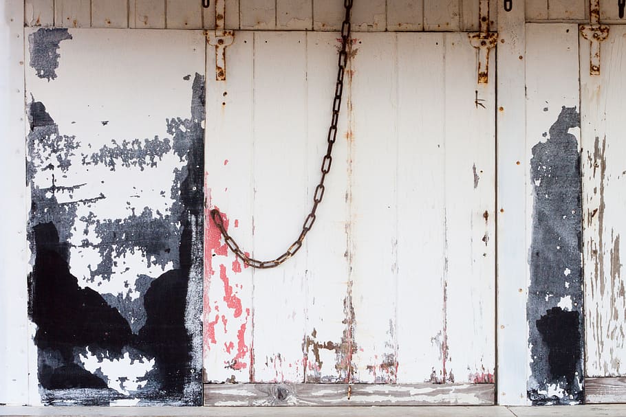 White Wooden Board, chain, door, iron, rust, rustic, rusty, steel HD wallpaper