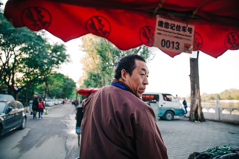 man wearing brown jacket looking back during daytime, beijing HD wallpaper