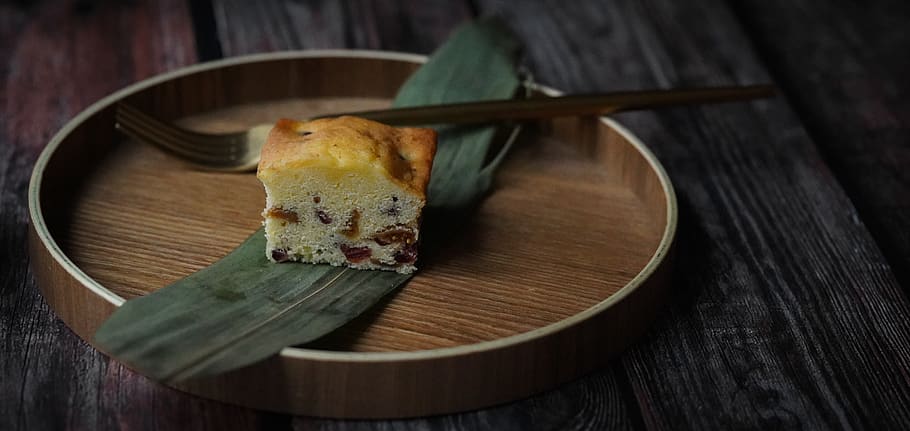 Sliced Baked Cake on Round Brown Plate, bread, close-up, delicious HD wallpaper