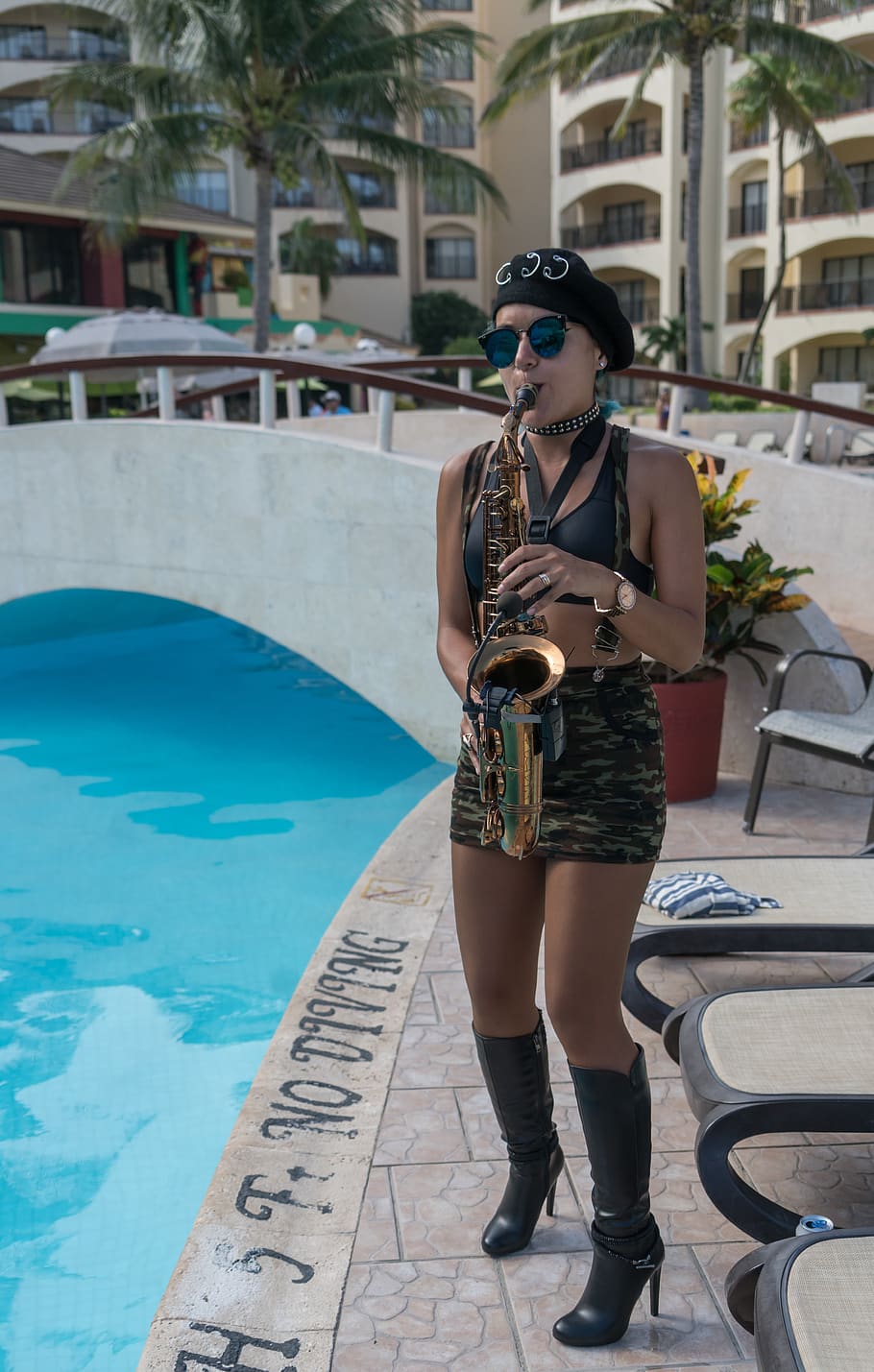 saxophonist, music, performance, poolside, party, people, person HD wallpaper