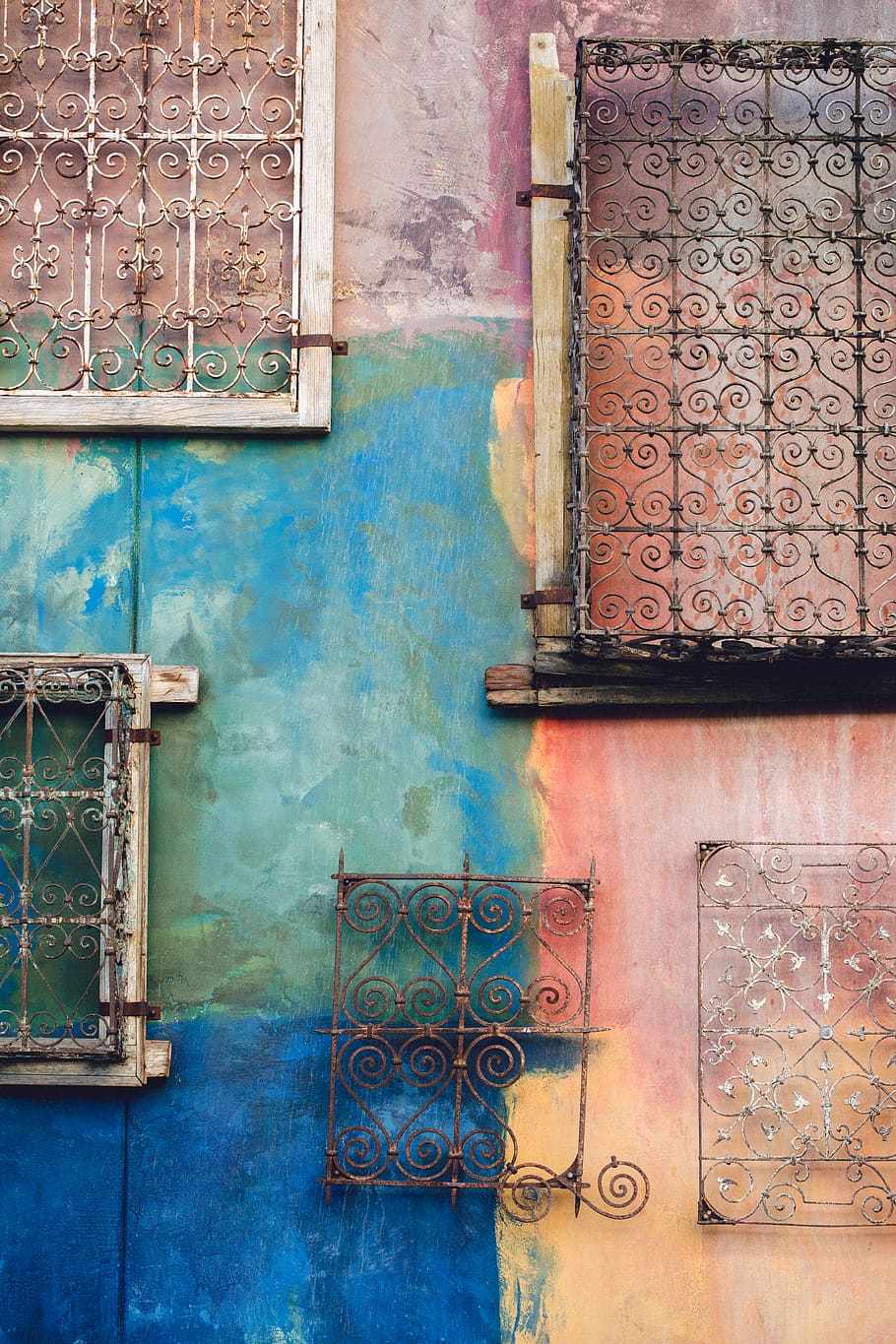 blue and red wall paint, built structure, architecture, building exterior HD wallpaper