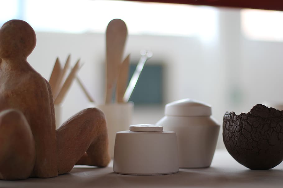 indoors, table, no people, still life, close-up, focus on foreground HD wallpaper