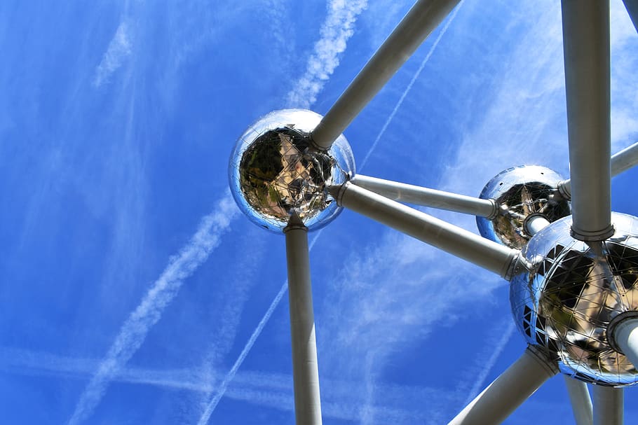 bruselas, low angle view, no people, metal, blue, day, transportation HD wallpaper
