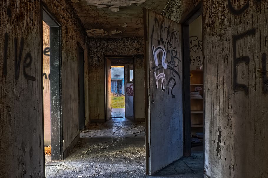 Lost place. Заброшенная стройка. Старая заброшенная вывеска. Фотографии утерянных зданий. Фото потерянные места.