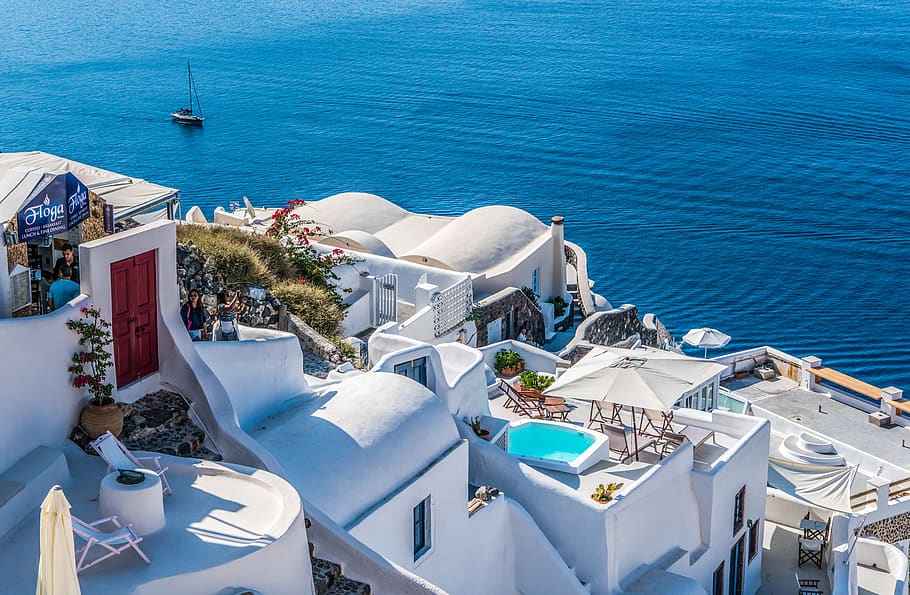 White Canopy Tent on White Building Near Ocean, beach, boat, cliff HD wallpaper