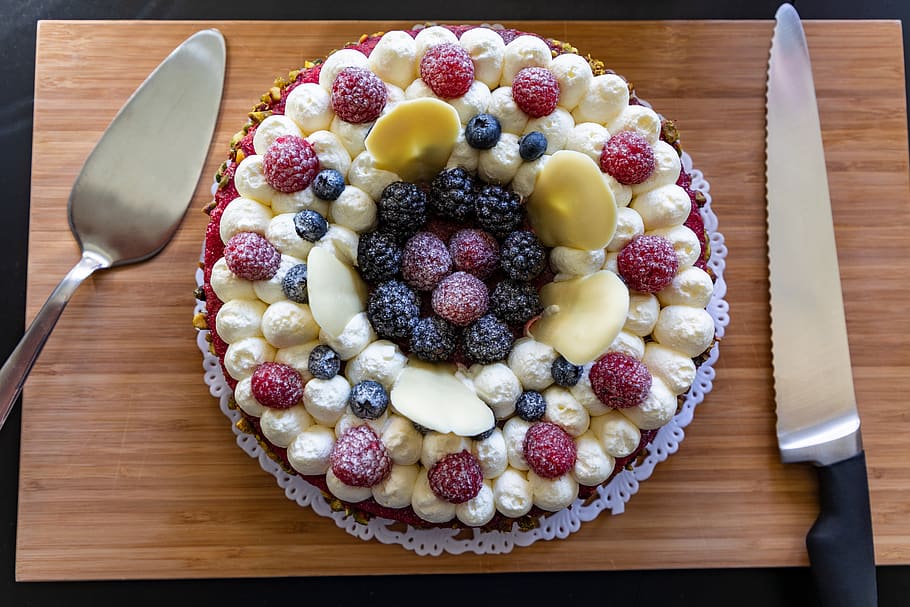 cake, raspberry, knife, fruits, dessert, delicious, sweet, pastry HD wallpaper