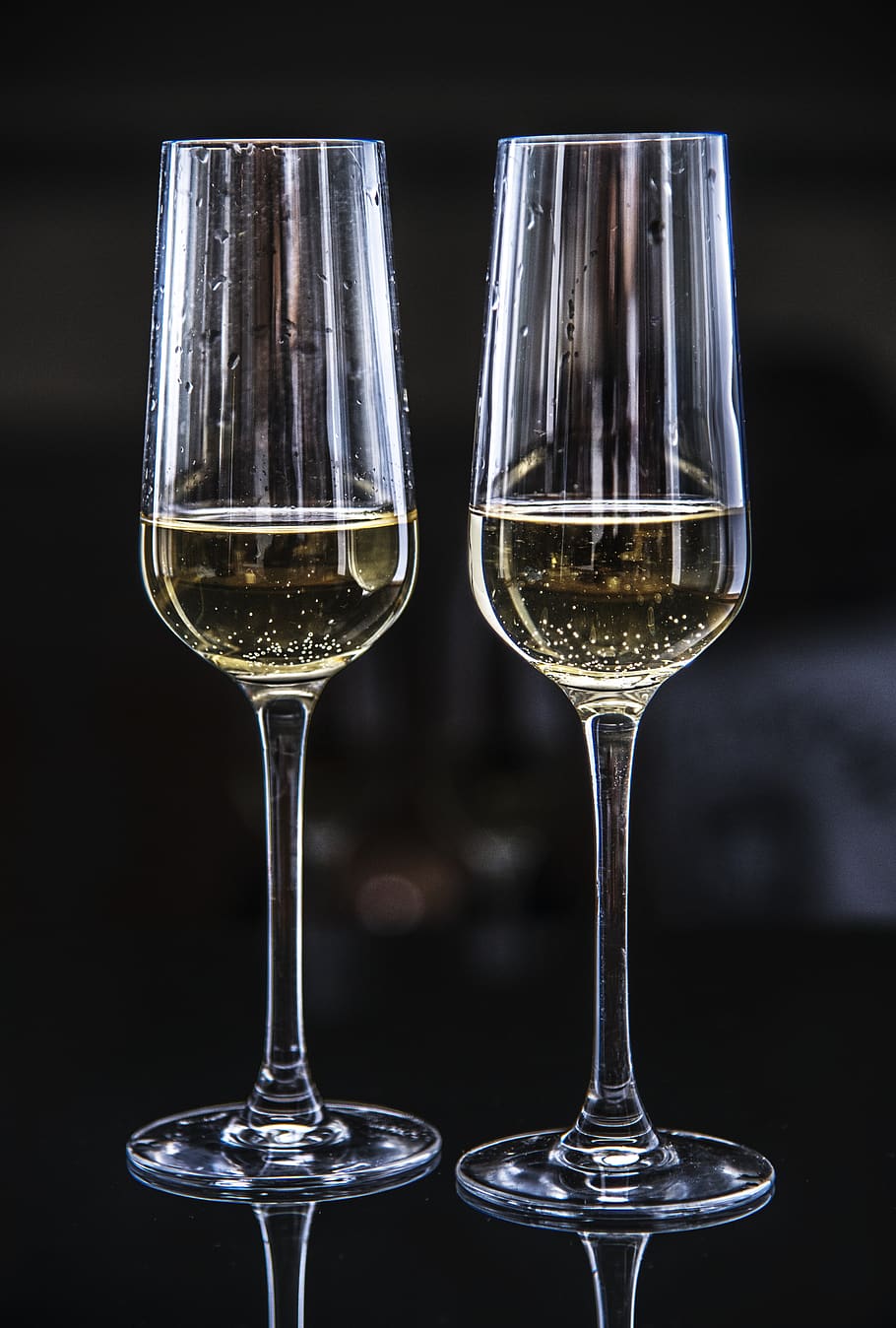 Two Clear Champagne Glasses Filled With Yellow Liquids, alcohol HD wallpaper