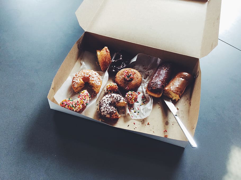 doughnuts on box, food, food and drink, still life, freshness HD wallpaper