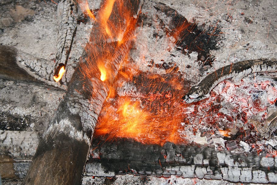 campfire, coals, ashes, flames, wood, burn, hot, burning, fire - natural phenomenon HD wallpaper