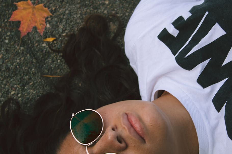 autumn, fall, glasses, concrete, seasons, model, fashion, design HD wallpaper