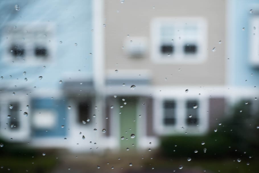 selective focus photography of rain droplets on vehicle window HD wallpaper