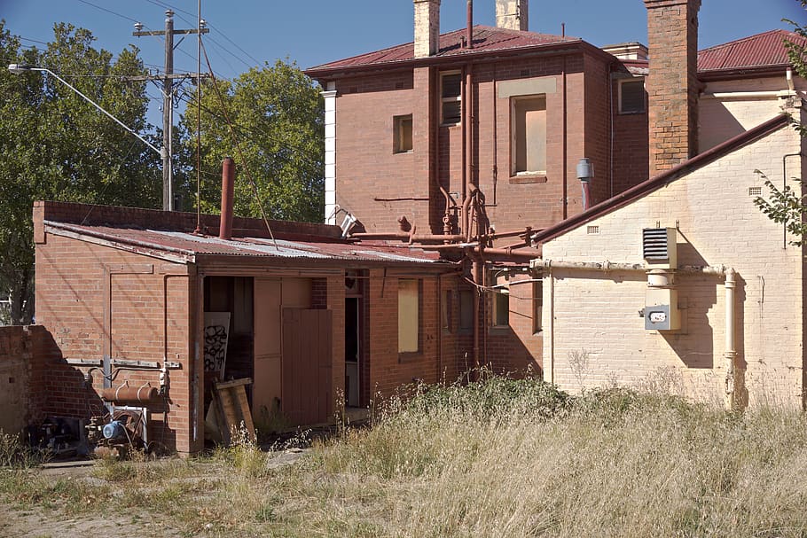 australia, creswick, old, architecture, old pub, victoria, overgrown HD wallpaper