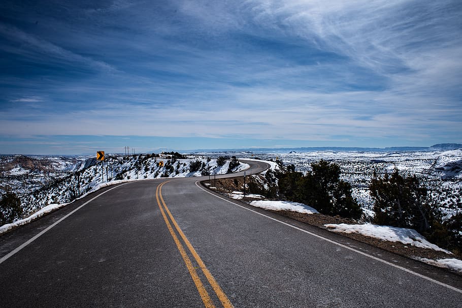 asphalt road, highway, tarmac, cliffs, escalante, two lanes, hogback HD wallpaper