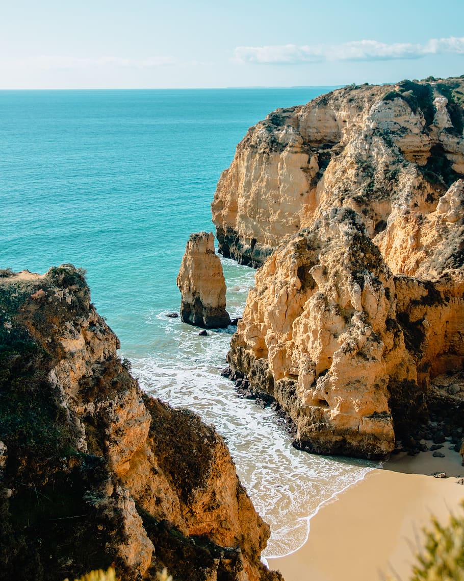 brown rock formation near ocean, water, sea, beauty in nature HD wallpaper