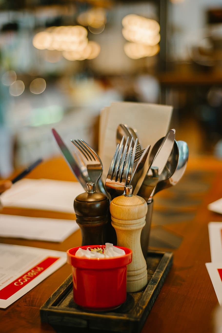 Shallow Focus Photography Of Flatware, cutlery, forks, knives HD wallpaper