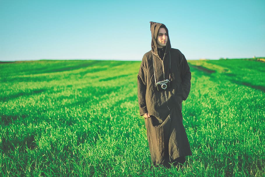 man in robe walking on green grass field, person, human, people, HD wallpaper