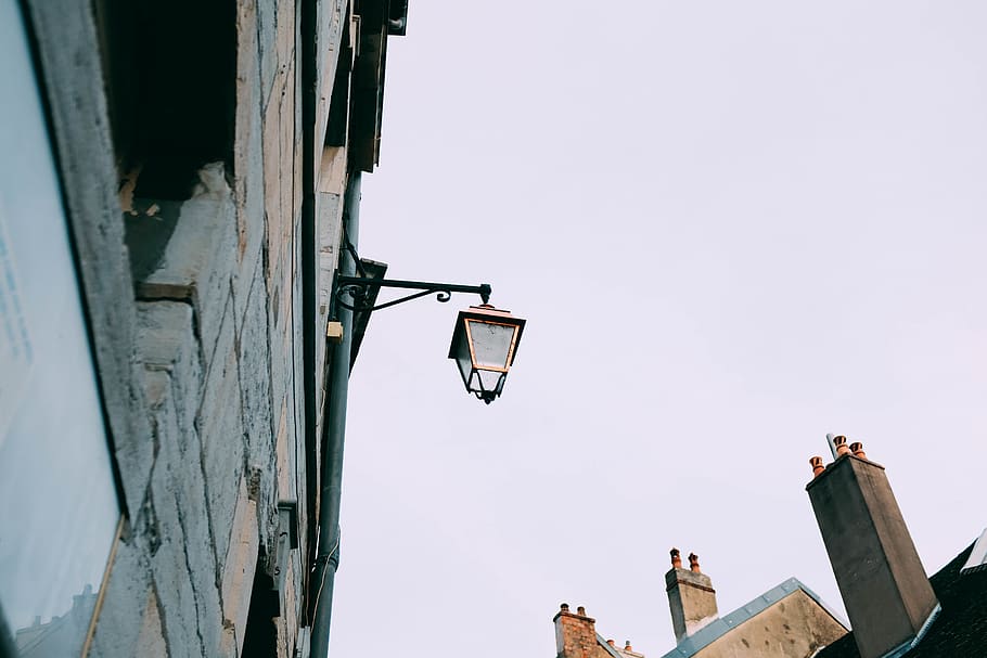 turned-off light post, lamp post, building, tower, steeple, architecture HD wallpaper