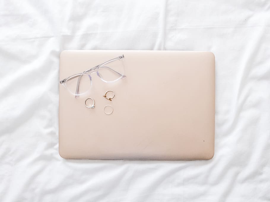 eyeglasses on white board, accessory, accessories, handbag, purse HD wallpaper