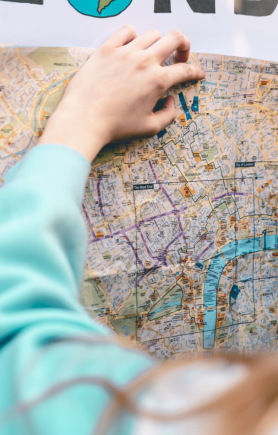 person holding map, real people, one person, human hand, human body part HD wallpaper