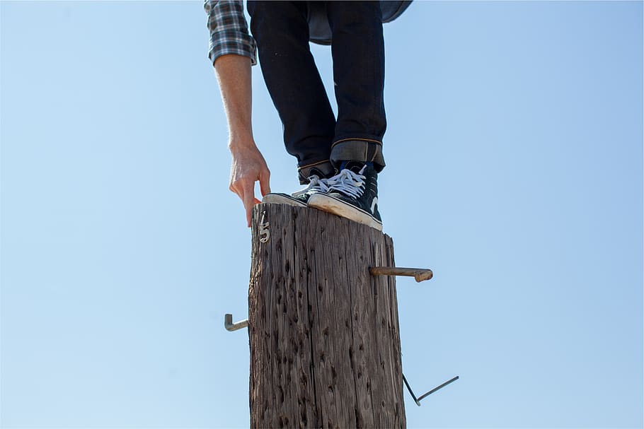wood, post, climbing, shoes, jeans, denim, hand, blue, sky HD wallpaper