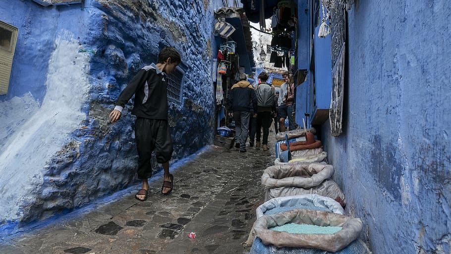 morocco, chefchaouen, blue, boy, crowd, street, colors, running, HD wallpaper