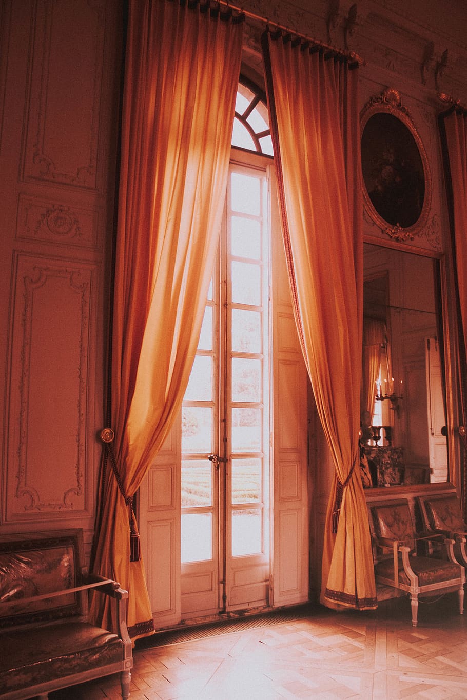 brown grommet curtains, wood, france, château de versailles