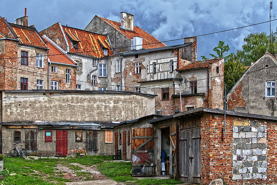 backyard, building, facades, window, weathered, dirty, break up HD wallpaper