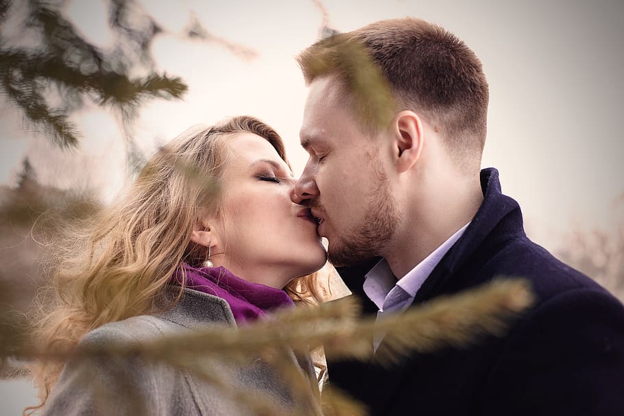 Man And Woman Kissing, beautiful, couple, girl, happiness, love, HD wallpaper