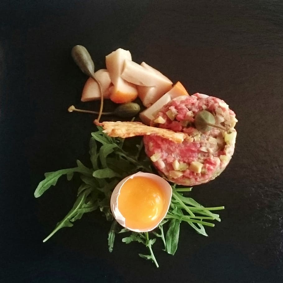 steak tartare, arugula, egg yolk, meat, food and drink, freshness, HD wallpaper