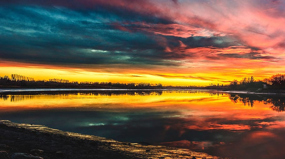 Body of Water Under by Cirrus Clouds during Golden Hour, beach HD wallpaper
