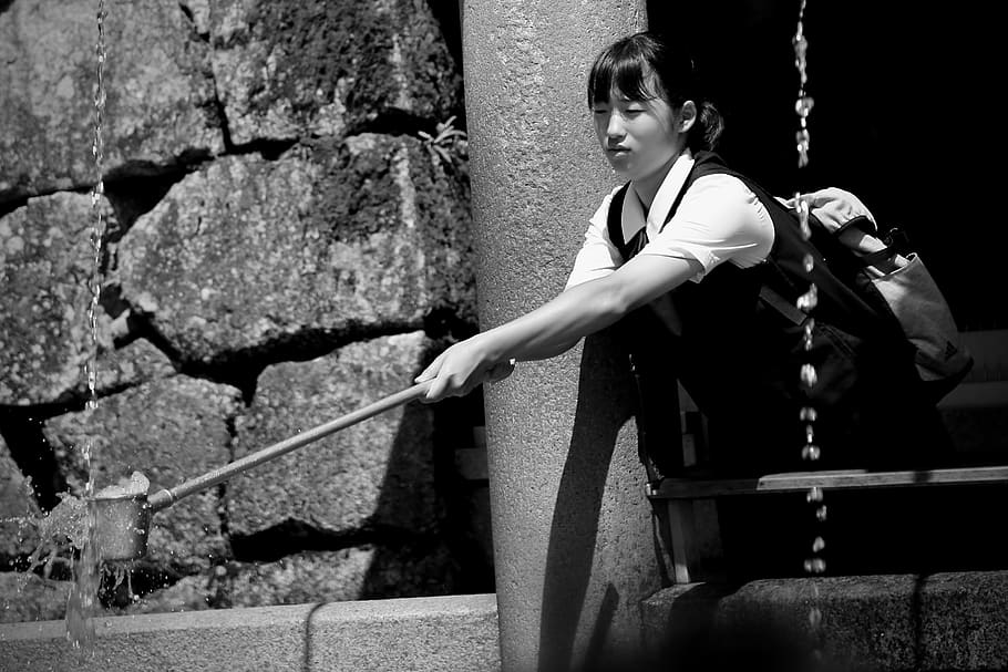 grayscale photography, human, person, apparel, clothing, architecture HD wallpaper